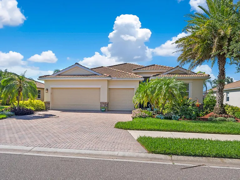 8207 River Preserve Dr — Photo 1