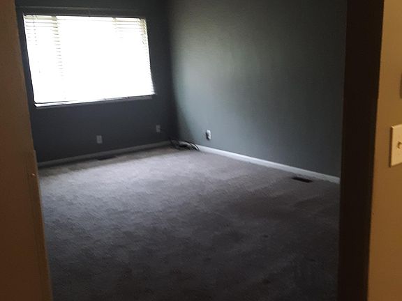 2nd image of 517 W Altorfer Ln #517
