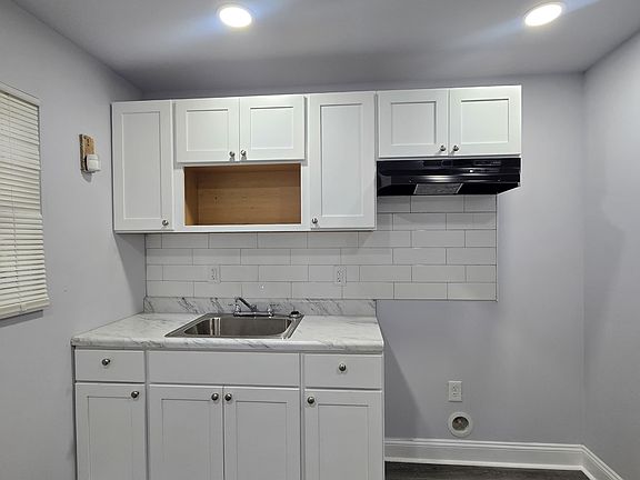 4th image of 2435 N 27th St