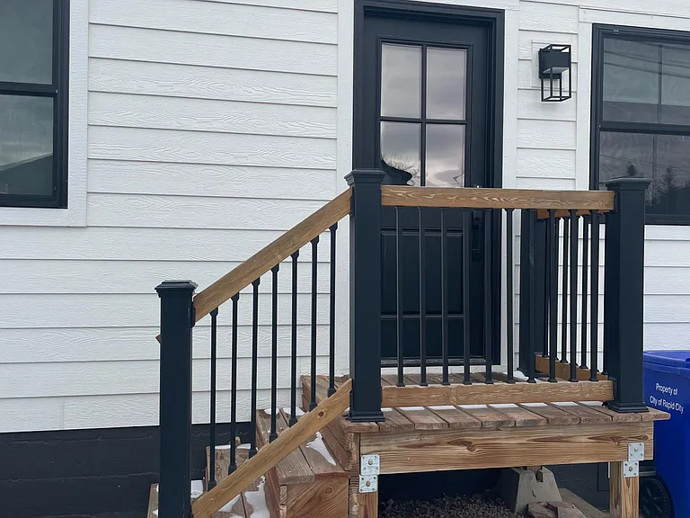 Side door with electronic entry