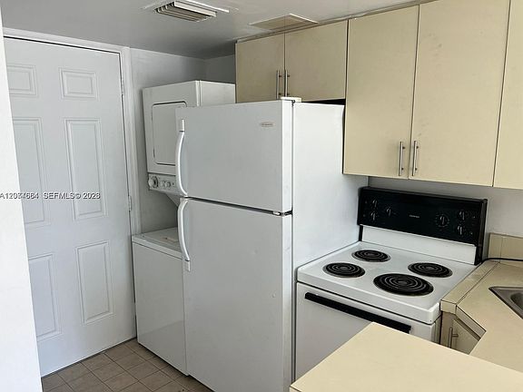 2nd image of 450 SW 3rd St APT 15