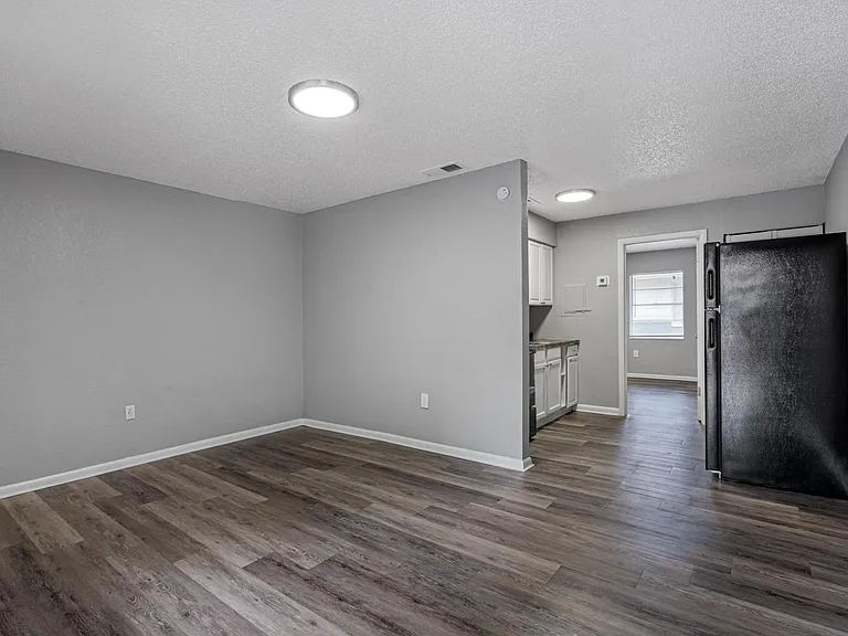Palm Square Homes — Photo 8