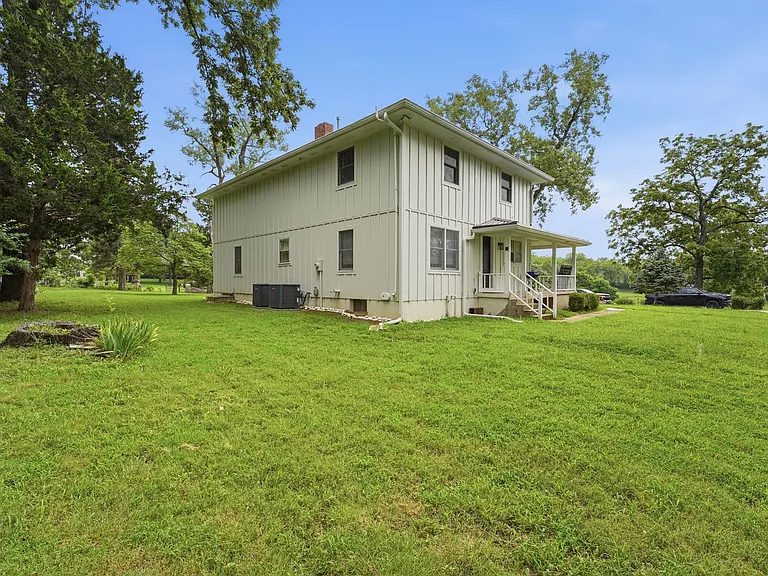 10200 Grandview Rd — Photo 35
