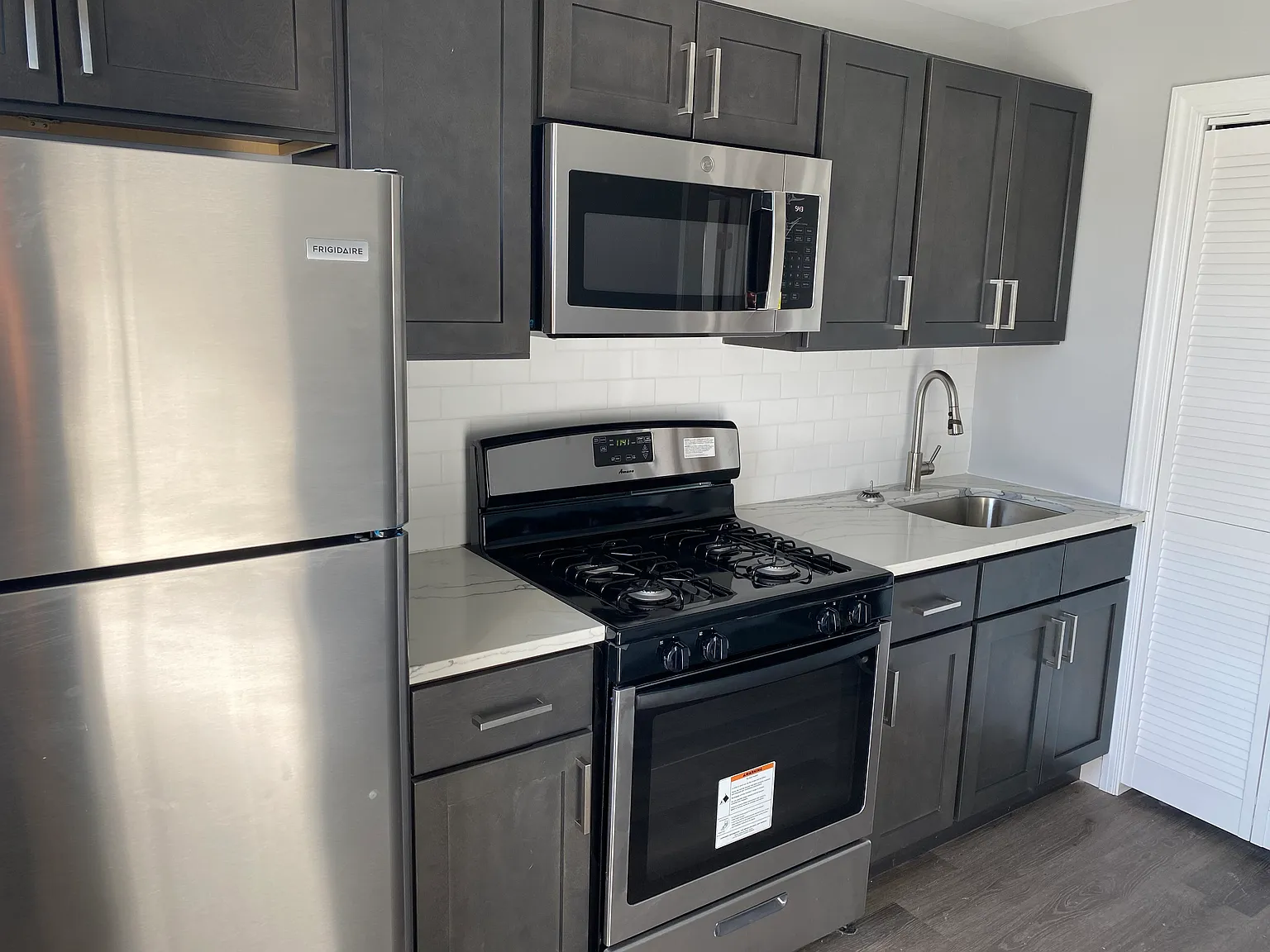 1 bed, 700 sqft, $1,350 — Photo 3