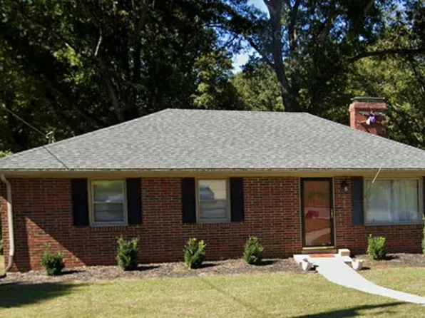 608 Oakland Dr, Chatham, VA 24531