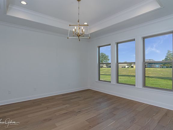 5th image of 233 Peregrine Way