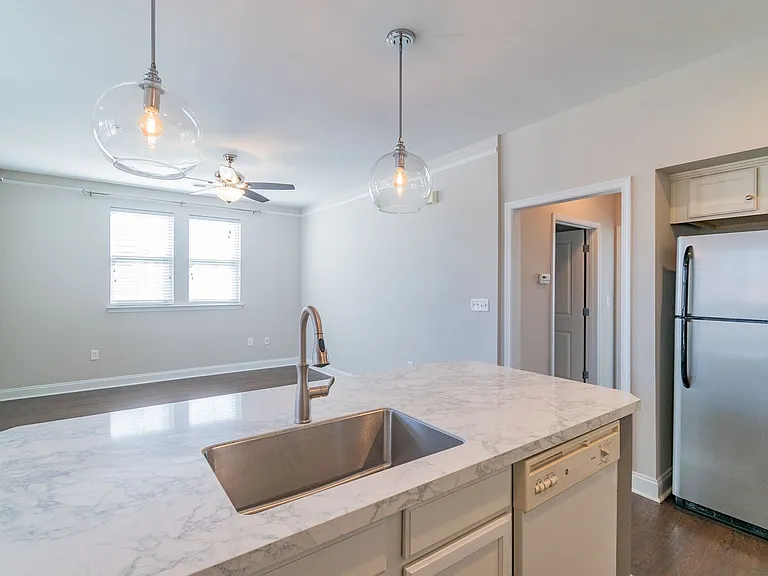 560 Oakland Ave — Photo 13