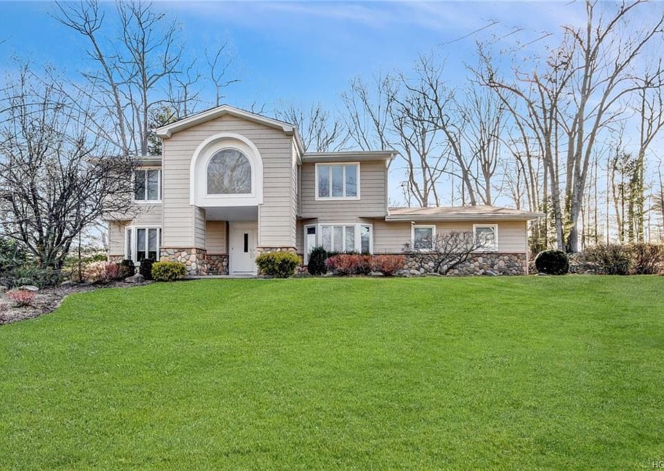 1st image of 13 Windgate Dr