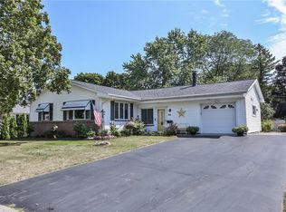 90 Fox Meadow Rd, Rochester, NY 14626