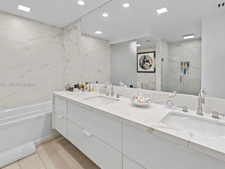 19122 Fisher Island Dr #19122 — Photo 46