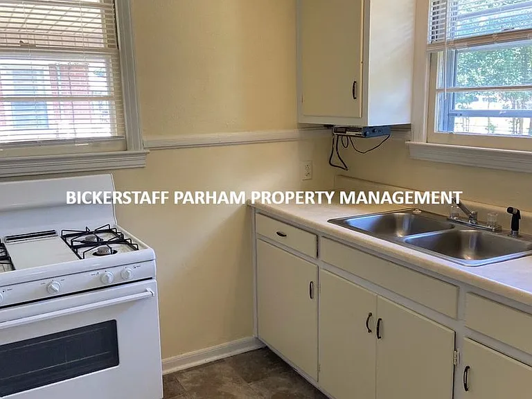 3053 Blan St — Photo 2