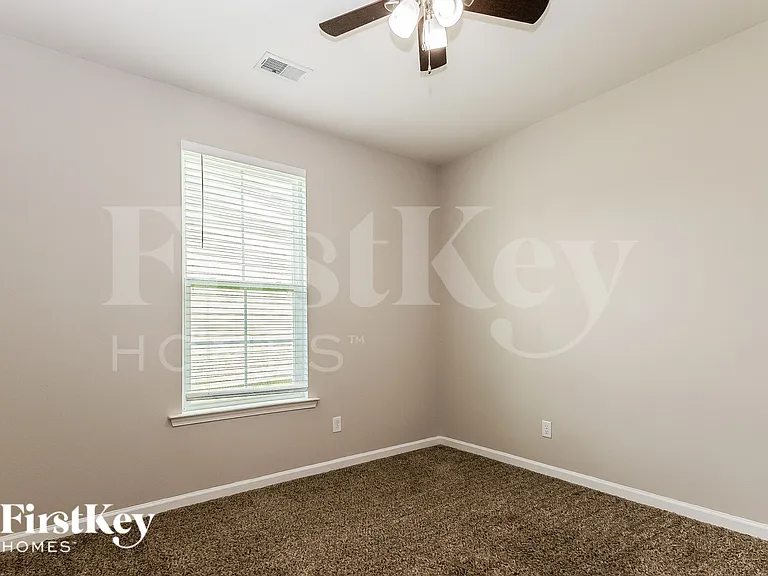 447 Stonefield Cir — Photo 14