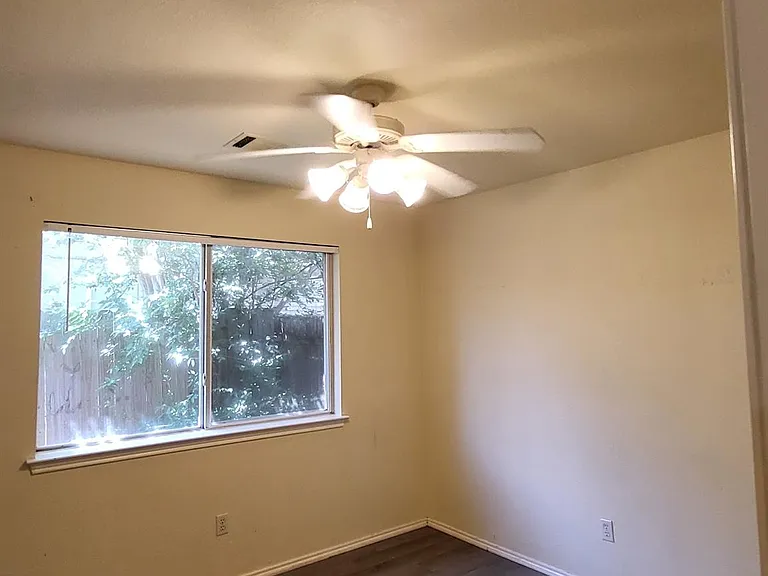 304 N Kings Canyon Dr — Photo 10