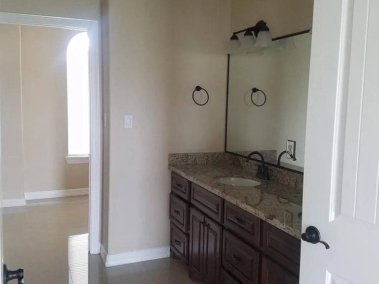 1425 White Oak Dr W — Photo 9