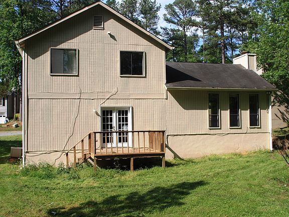 Large deck in back of house