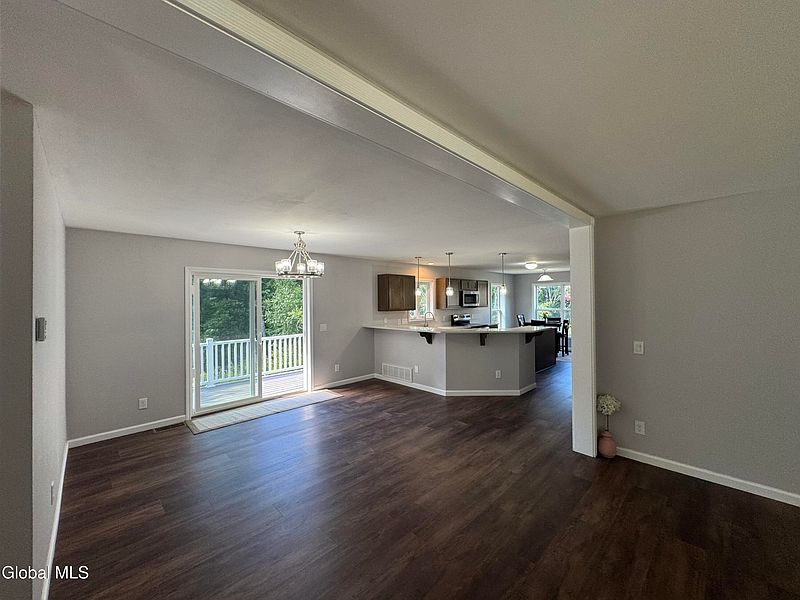 5th image of 152 Ingersoll Road