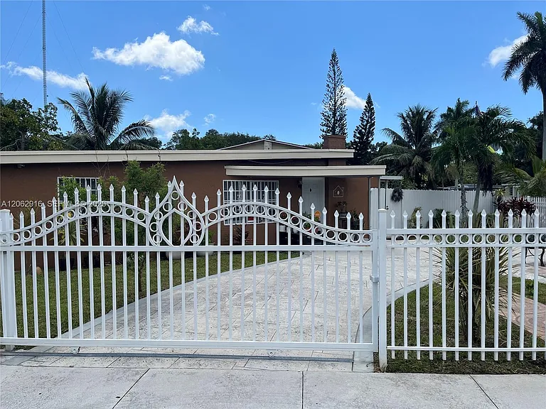 101 Miami Gardens Rd — Photo 5