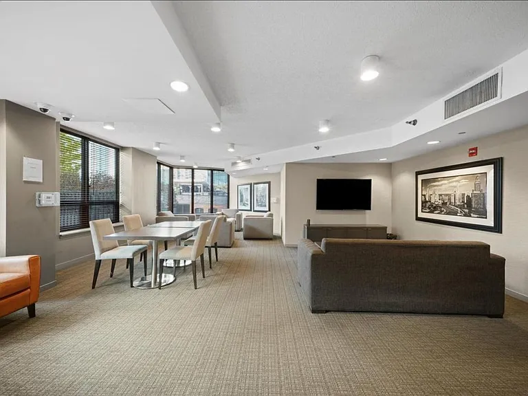 400 N Lasalle St #2803 — Photo 16
