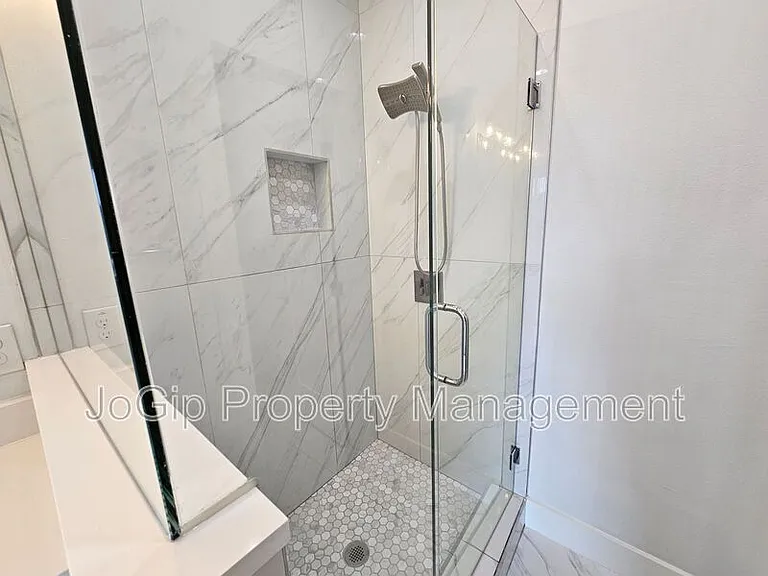 2620 Valley View Ln #102 — Photo 29