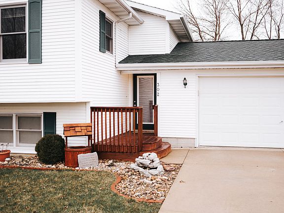 3rd image of 302 Christopher Ct