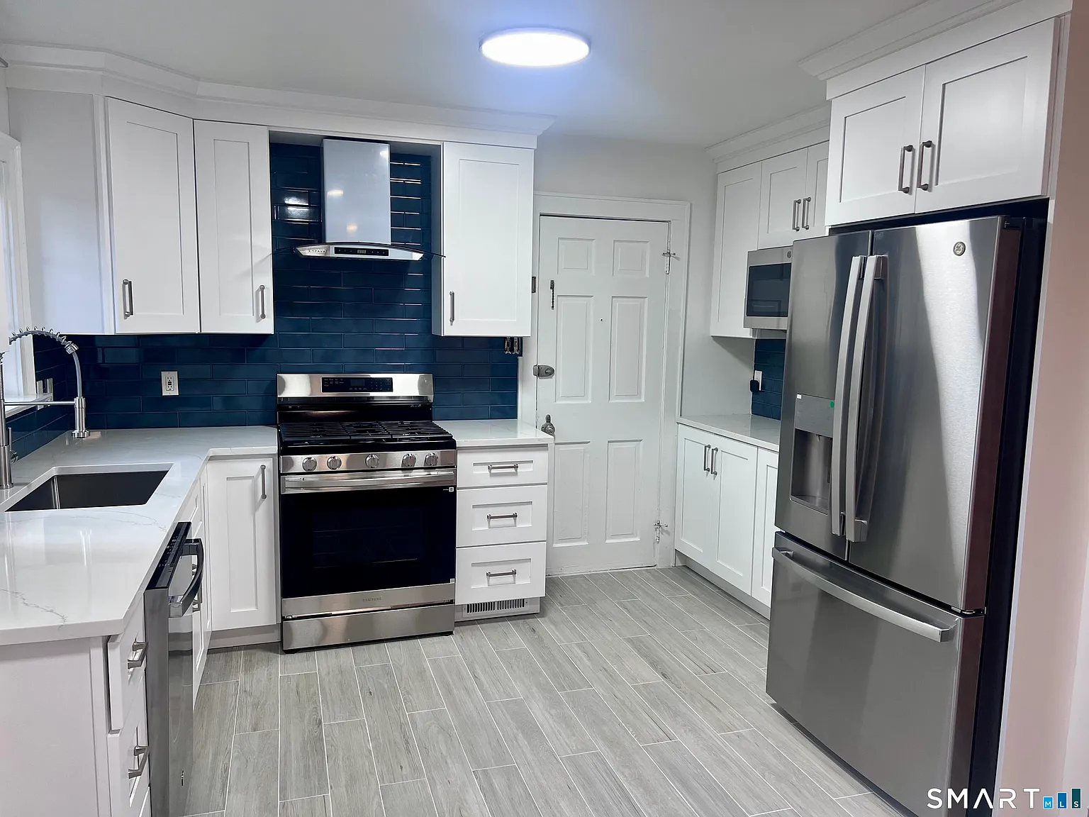 2 bed, 2.0 bath, 1300 sqft, $2,750 — Photo 2