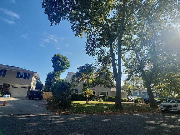 3rd image of 97 Hiawatha Dr