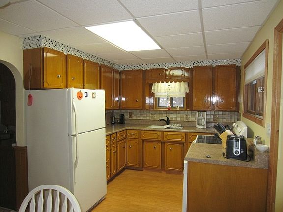 5th image of 233 Newton St
