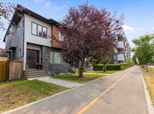 2020 W 37th St SW, Calgary, AB T3E 3A6