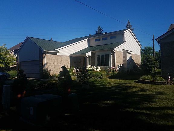 3rd image of 30743 Winthrop Dr