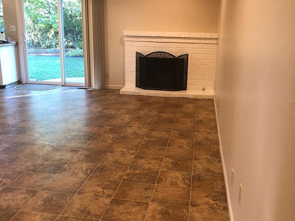 Great room with ceiling fanlight to kitchen and backyard.