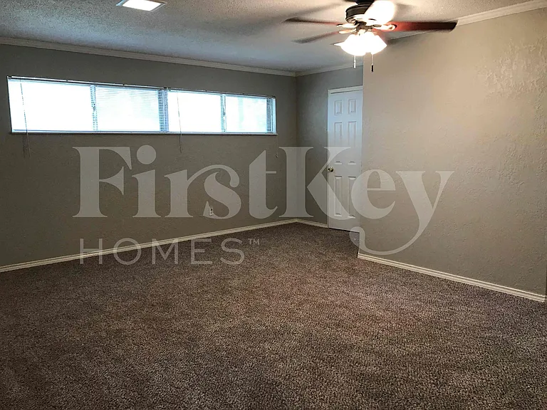 2710 Peachtree Ln — Photo 26