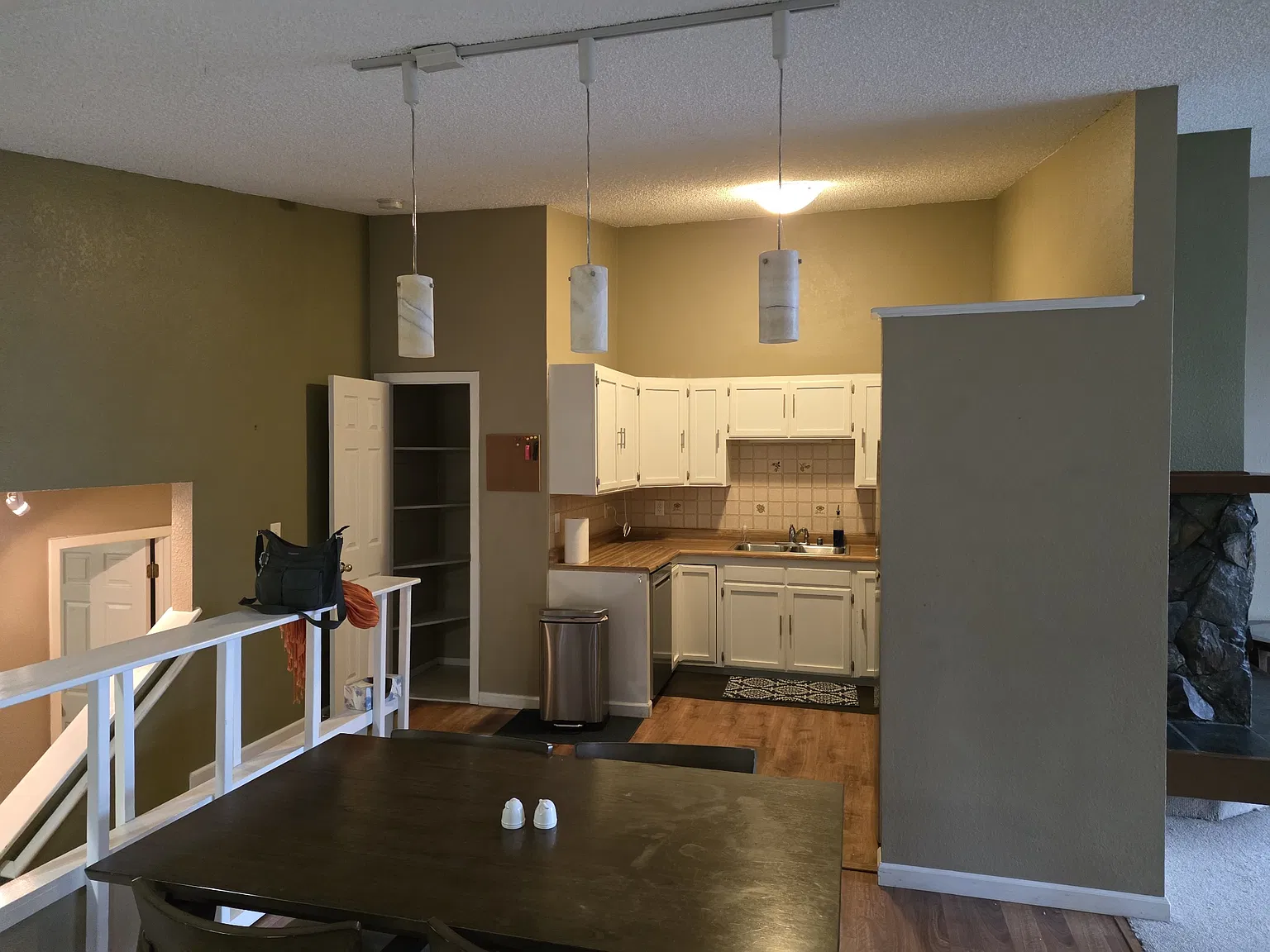 3 bed, 1430 sqft, $2,500 — Photo 3