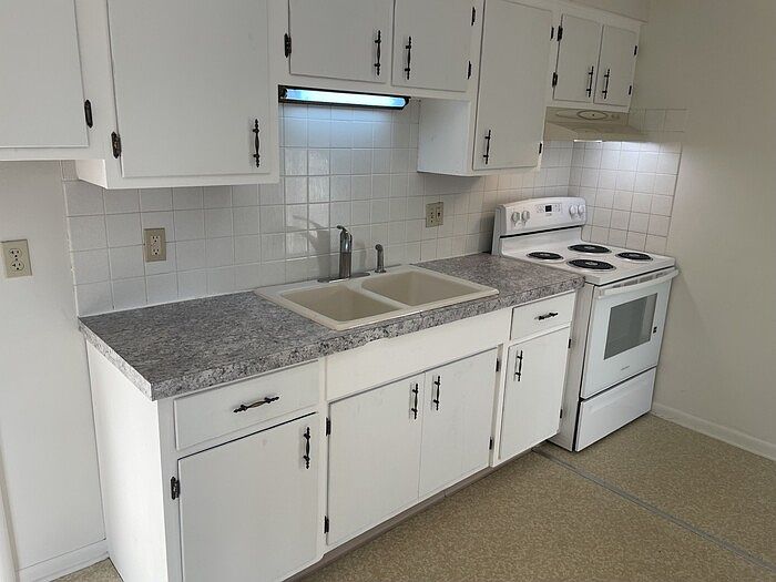 1st image of 4336 Hartland Center Rd #8