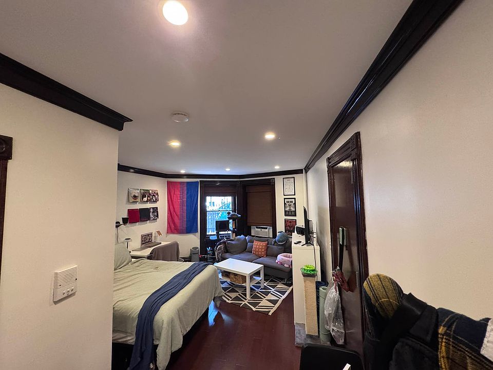 1st image of 186 Lincoln Pl APT 1