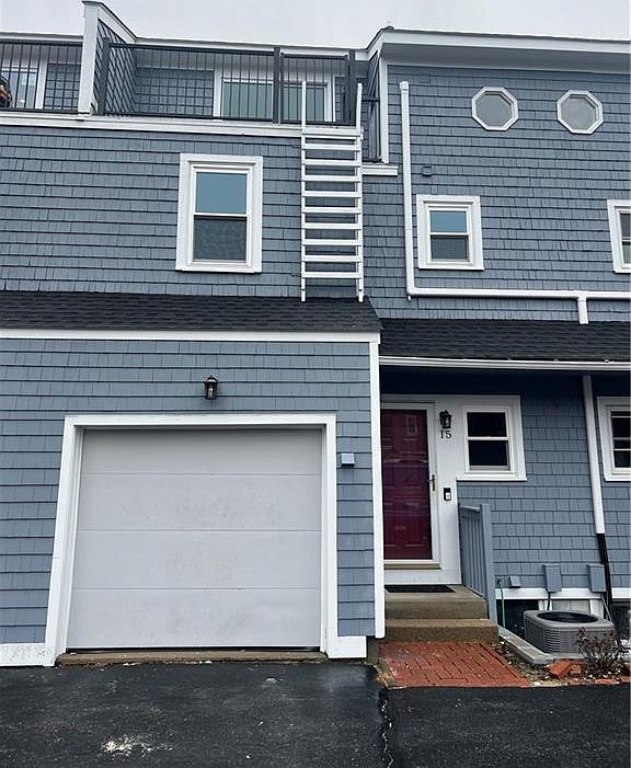 1st image of 79 Duke St Unit 15