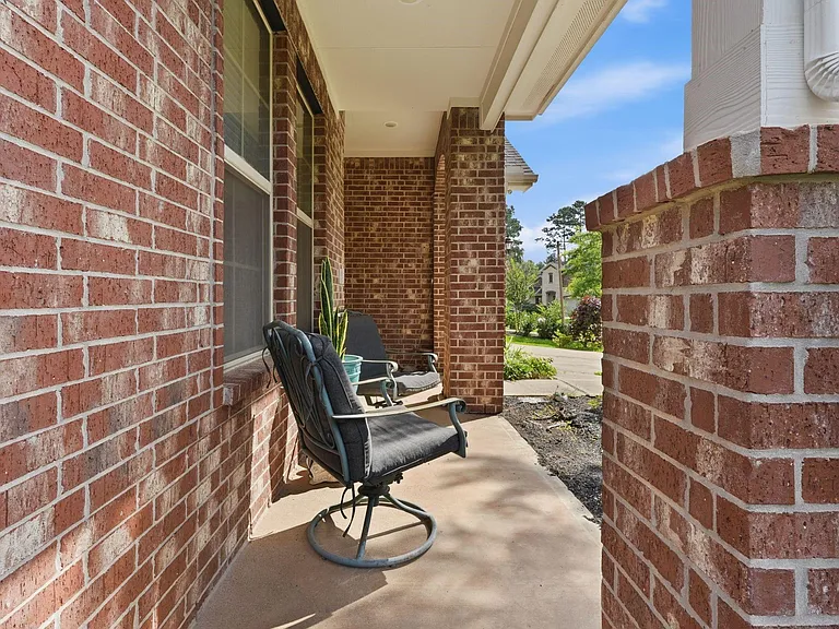 127 Buttonwood Ct — Photo 3