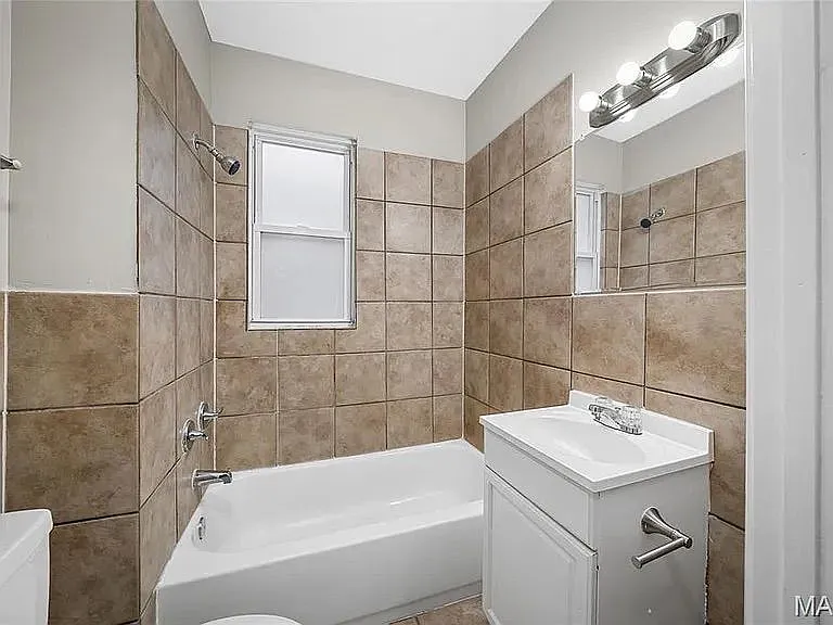 709 Dammert Ave — Photo 3
