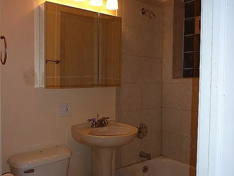 964 E 62nd St #3C — Photo 2