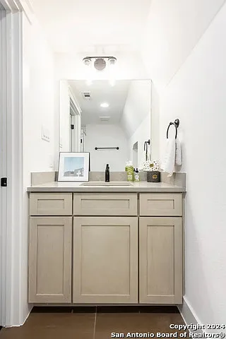 808 E Carson St #101 — Photo 8