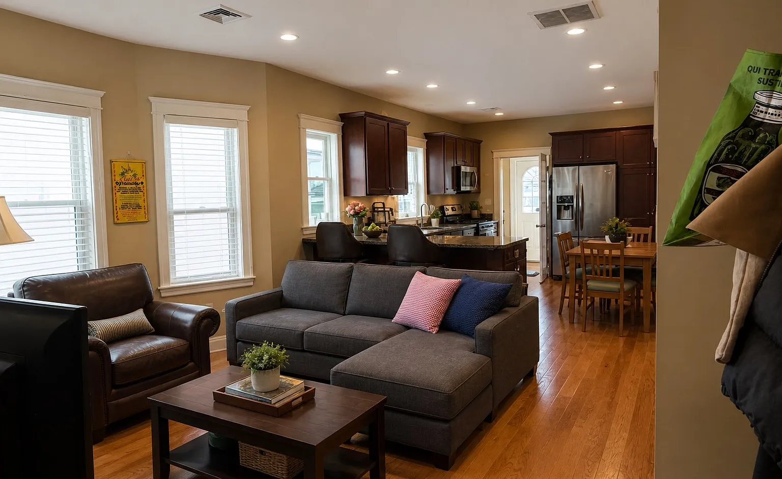 4 bed, 1.0 bath, 1250 sqft, $3,700 — Photo 4