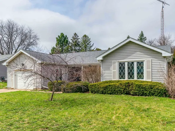 1009 Hampton Ct, McHenry, IL 60050