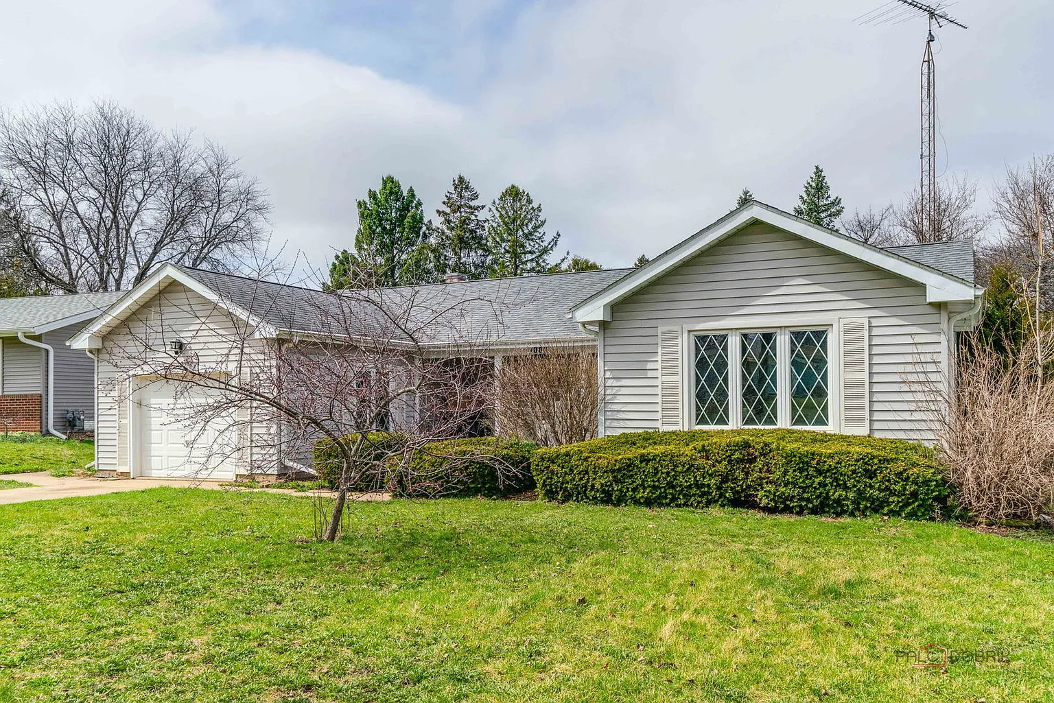 1009 Hampton Ct photo 1