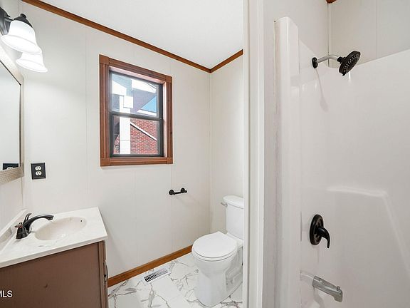 4th image of 1512 E Fairview Ave