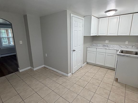 4th image of 18 Maple St