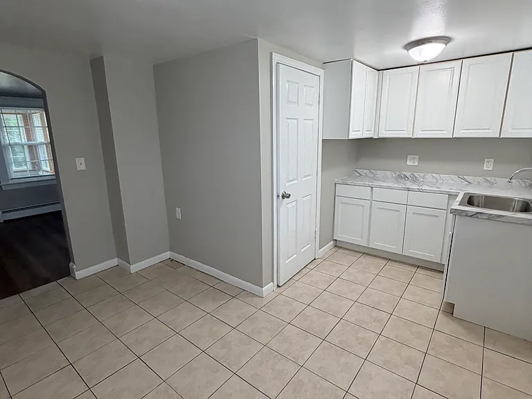 18 Maple St — Photo 4
