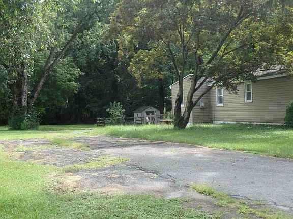 4th image of 10 Garden Ln