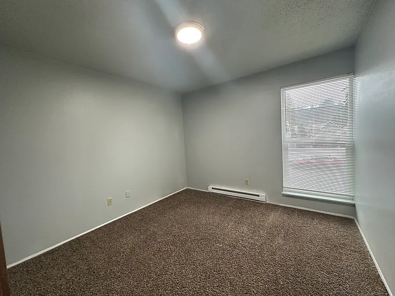 624 W Cedar St #14 — Photo 5