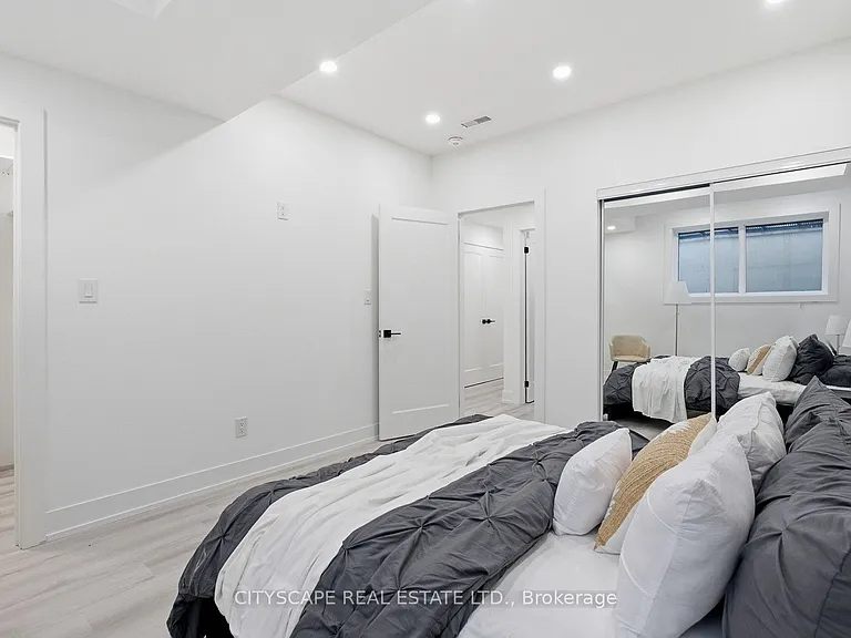 587 Oakwood Ave #1 — Photo 24