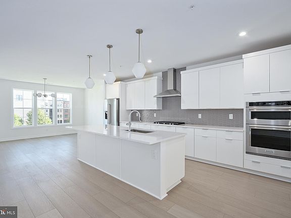 4th image of 43452 Founders Park Ter