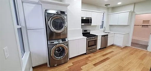 Eat-in Kitchen